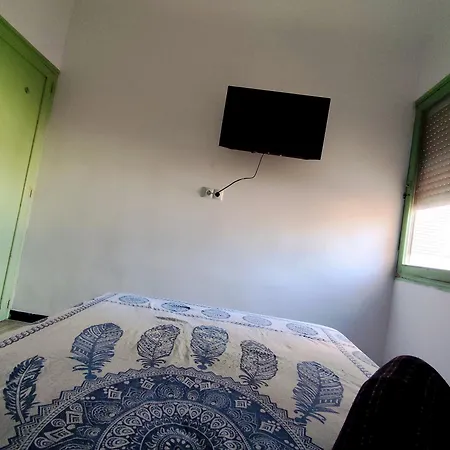 Cama Grande Piso Compartido 150x190 Smart Tv Wifi Bano Compartido
